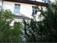 aavy.net 4-Neupetershain - Fassade am Erker.jpg